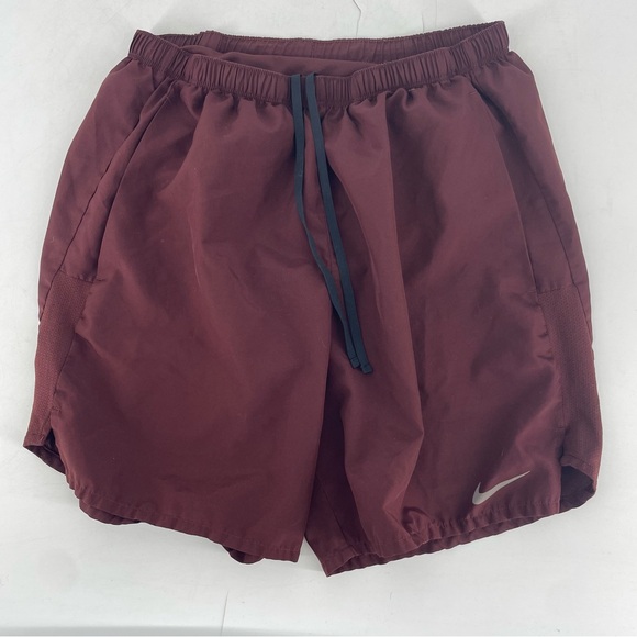 Nike Challenger Dri-Fit 7 Inch Training Shorts - Picture 3 of 4